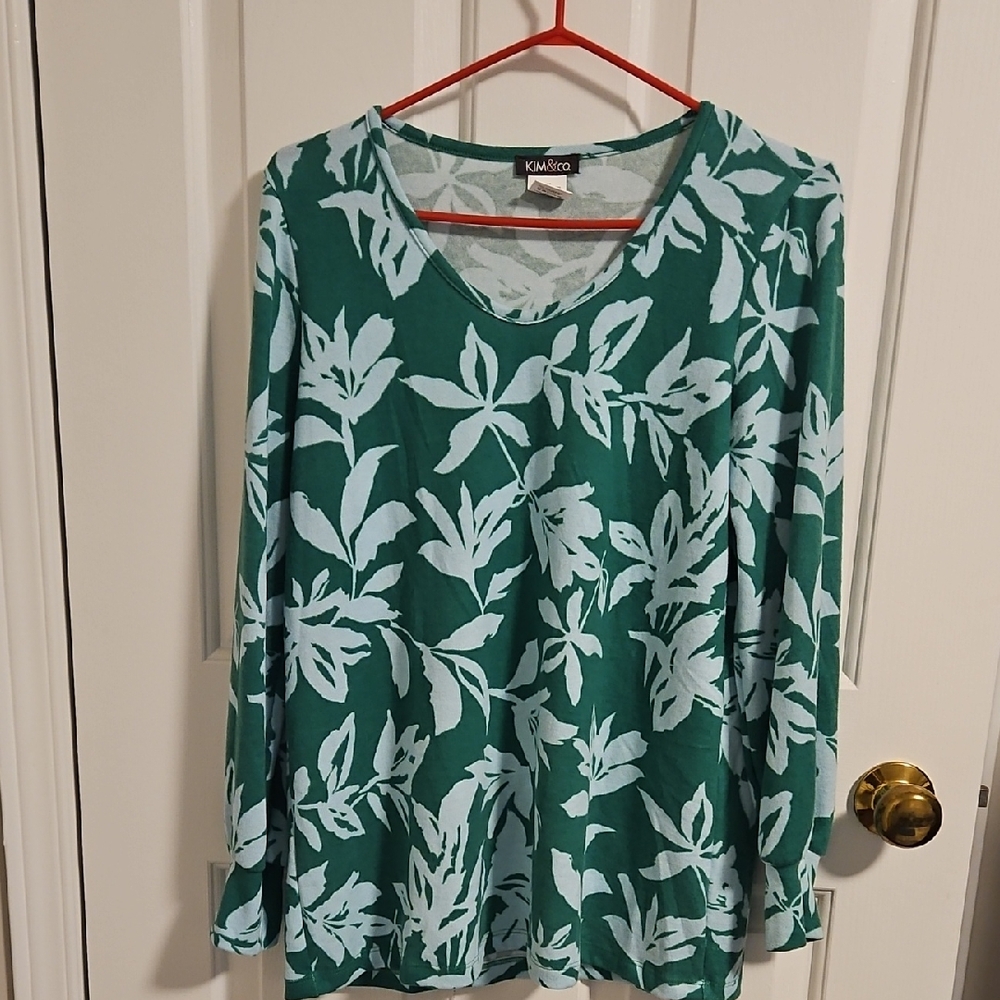 💗NWOT Green Leaf Print Long Sleeve Top